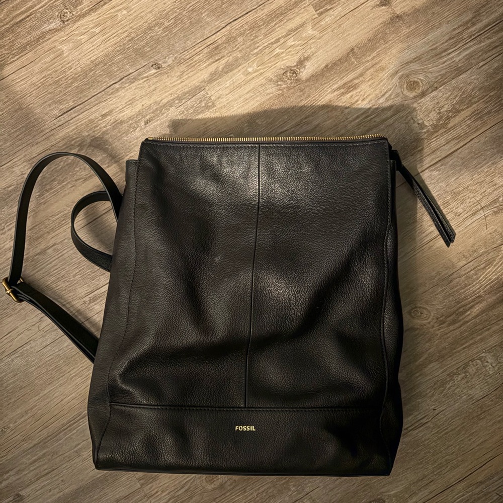Fossil Black Leather Backpack with Minimalist Design